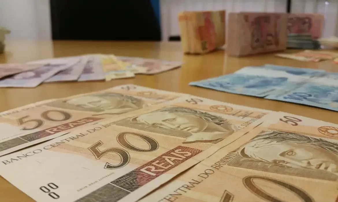 Servidores de João Pessoa: Reajuste Salarial de 10% a Partir de Fevereiro Garante Equiparação para Todas as Categorias