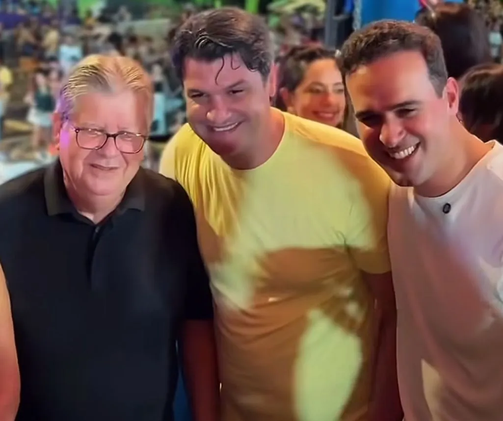 Leo Bezerra, o Anfitrião da Folia, é Flagrado em Fotos Estratégicas com João Azevêdo e Lucas Ribeiro