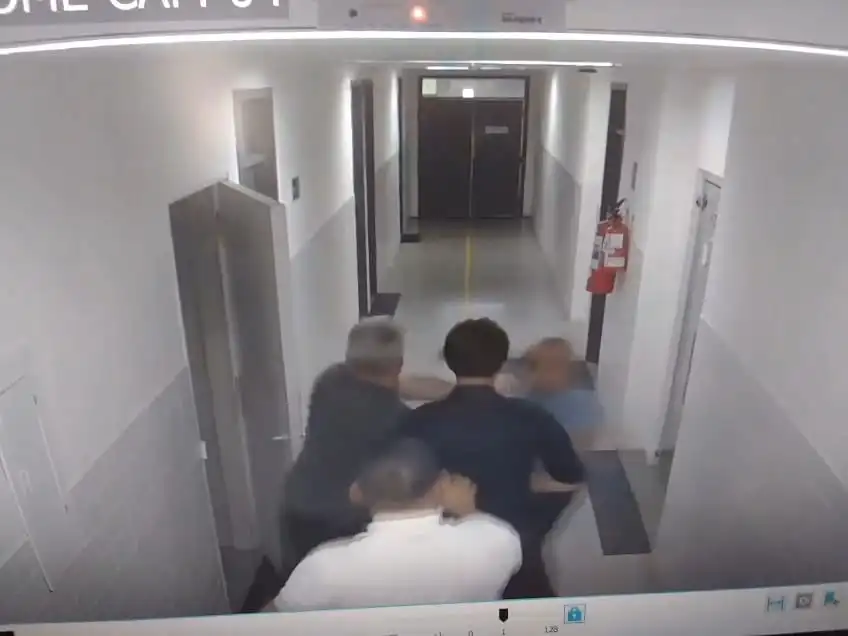 Vereador Guga Pet empurra servidor em hospital veterinário: seria expulso do BBB?
