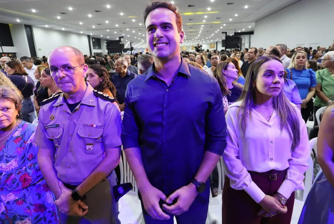 Crescer 2024: Pré-candidatos Lucas Ribeiro, Cícero Lucena e Efraim Filho marcam presença em missa de encerramento na Paraíba