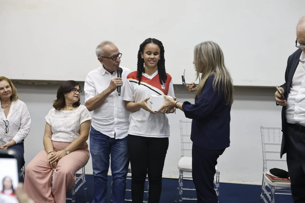 João Pessoa Revoluciona Inclusão: Óculos Inteligentes Transformam o Aprendizado de Alunos com Deficiência Visual