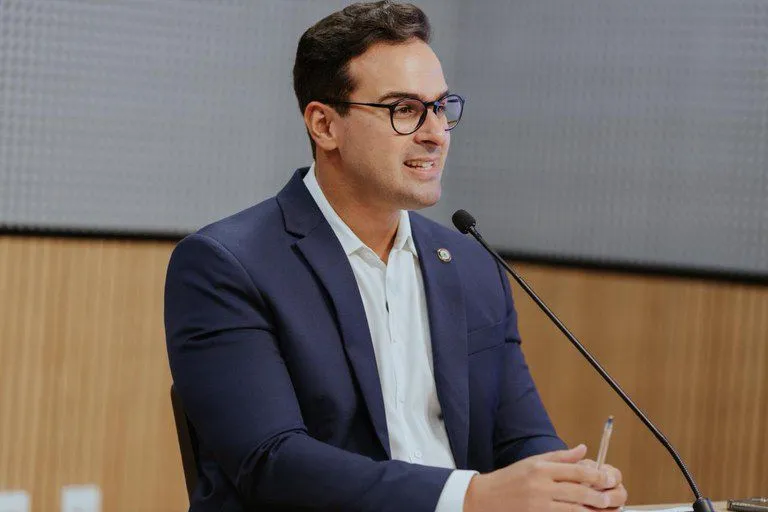 Lucas Ribeiro divulga calendário de pagamento de servidores do Estado da Paraíba para fevereiro e anuncia novidades em obras e educação