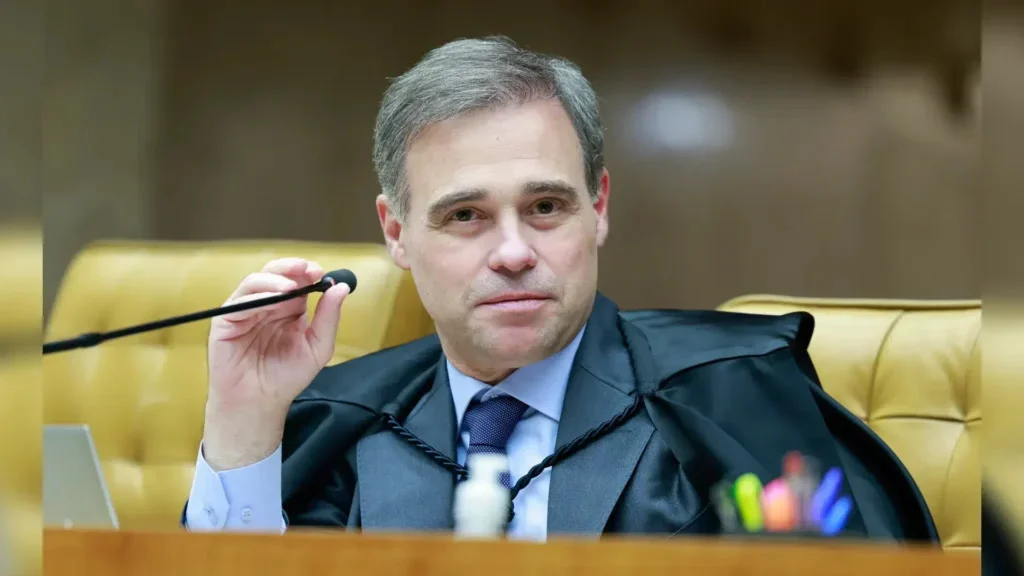 Quebra de Sigilo de Lulinha por Mendonça Pega Governo Lula de Surpresa e Intensifica Investigações do INSS