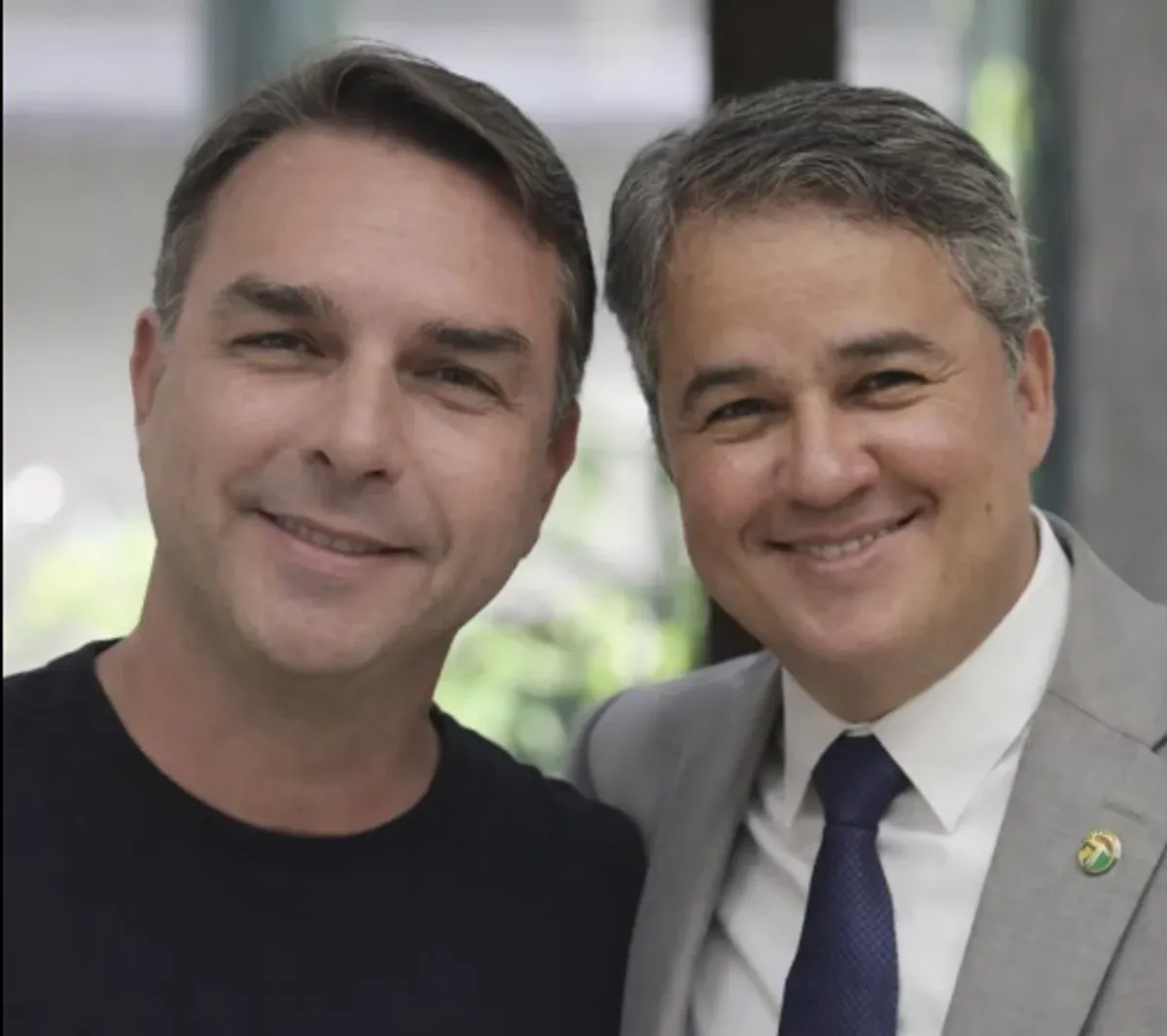 Efraim Filho prepara evento com Flávio Bolsonaro e possível mudança de partido na PB