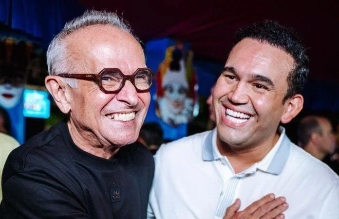 Jhony Bezerra rompe com João Azevêdo, declara apoio a Cícero Lucena e divide palanque com parte da família Cunha Lima em Campina Grande