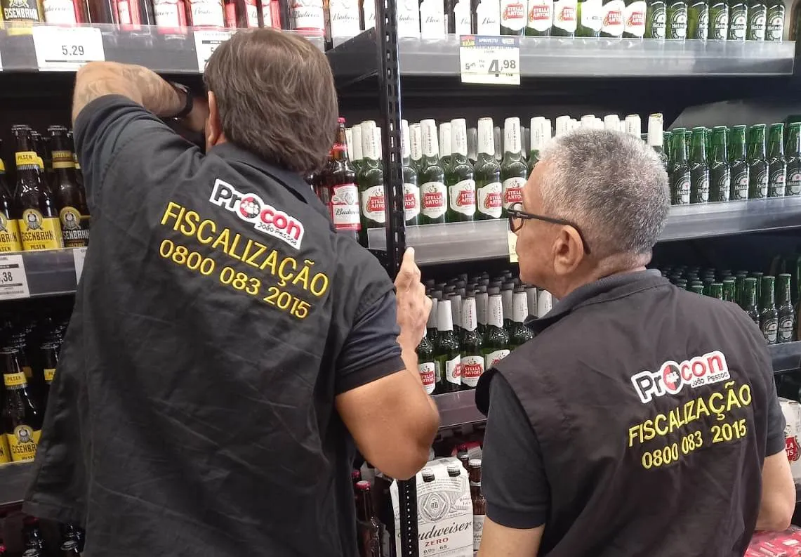 Escândalo Alimentar no Valentina: Procon-JP Autua Supermercado por Venda de Alimentos Vencidos, Atingindo a Saúde dos Consumidores em João Pessoa