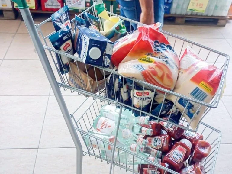 Alerta em João Pessoa: Vigilância Sanitária apreende maionese, ketchup e água em supermercado do Geisel por risco à saúde
