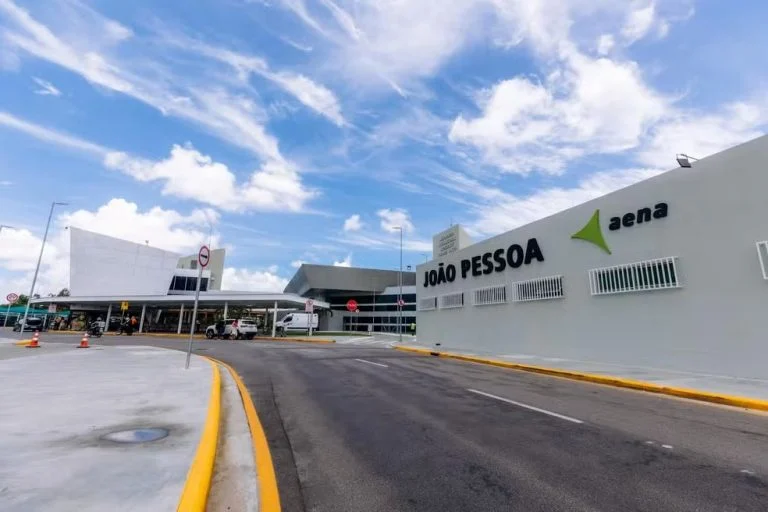 Passageiro é pego em flagrante com mercadorias não declaradas no Aeroporto de João Pessoa; entenda o crime de descaminho