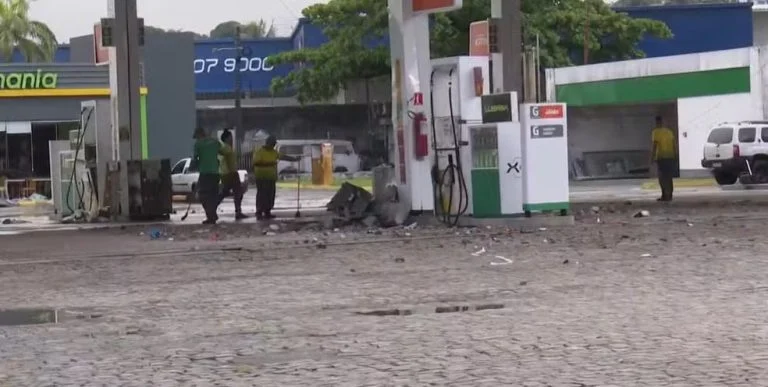 Criminosos Explodem Posto na BR-230 em João Pessoa e Tentam Levar Cofre, Causando Danos Materiais