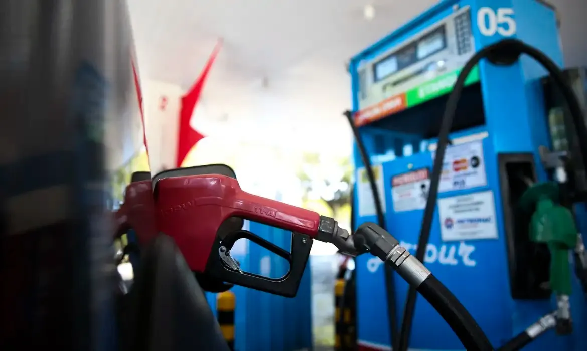Procon de João Pessoa Flagra Gasolina a R$ 6,39 em Nova Operação: Preços Disparam Após Tensão Internacional