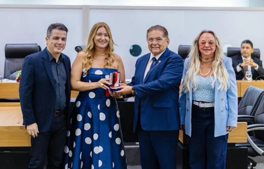 ALPB Homenageia Simone Guimarães, Superintendente da Suplan, com a Medalha Epitácio Pessoa por Legado na Infraestrutura Paraibana