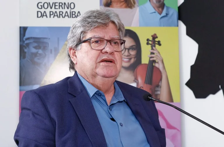 João Azevêdo libera R$ 12 milhões para impulsionar alfabetização e premiar escolas com alto desempenho na Paraíba