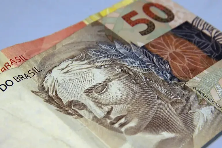 Governo da Paraíba: Servidores da ativa e aposentados recebem salários de março em datas específicas; veja o calendário completo