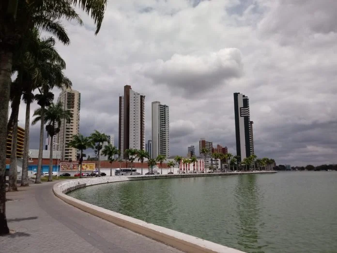 MP exige interdição imediata de quiosques no Açude Velho por crime ambiental: esgoto direto no manancial!