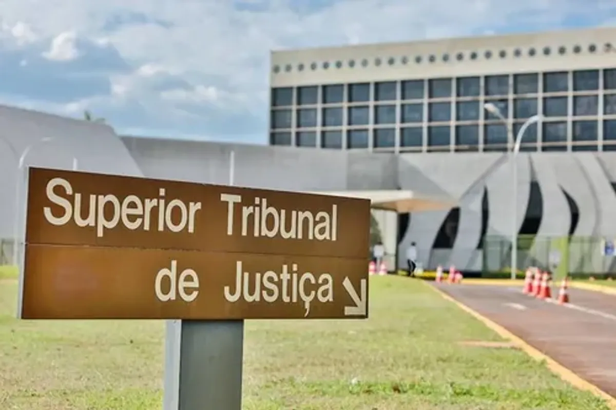 STJ determina que TRF5 reavalie absolvição de Cícero Lucena em ação de improbidade com base em nova lei