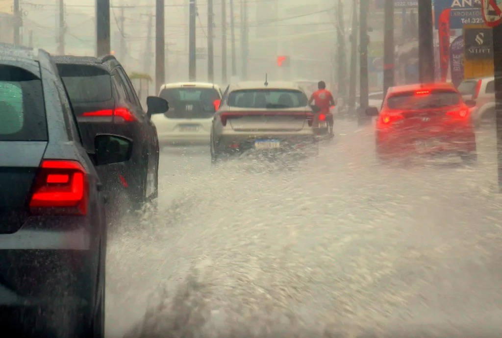 Alerta de chuva forte em 158 cidades da PB risco de estragos