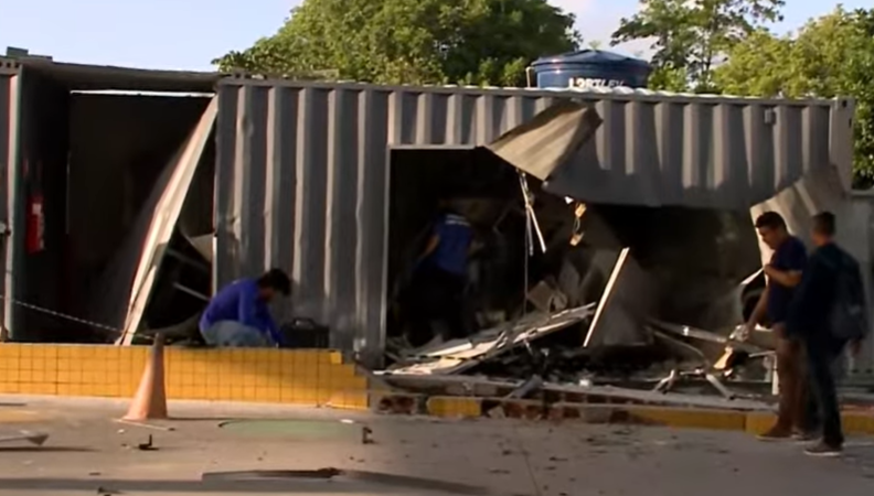 Criminosos explodem posto e levam R$ 65 mil em explosão violenta
