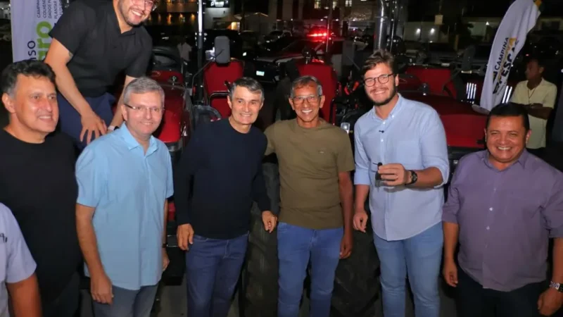 Dois tratores chegam para impulsionar produção rural em Campina Grande