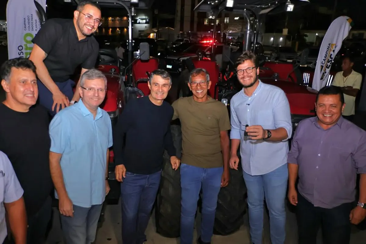 Dois tratores chegam para impulsionar produção rural em Campina Grande