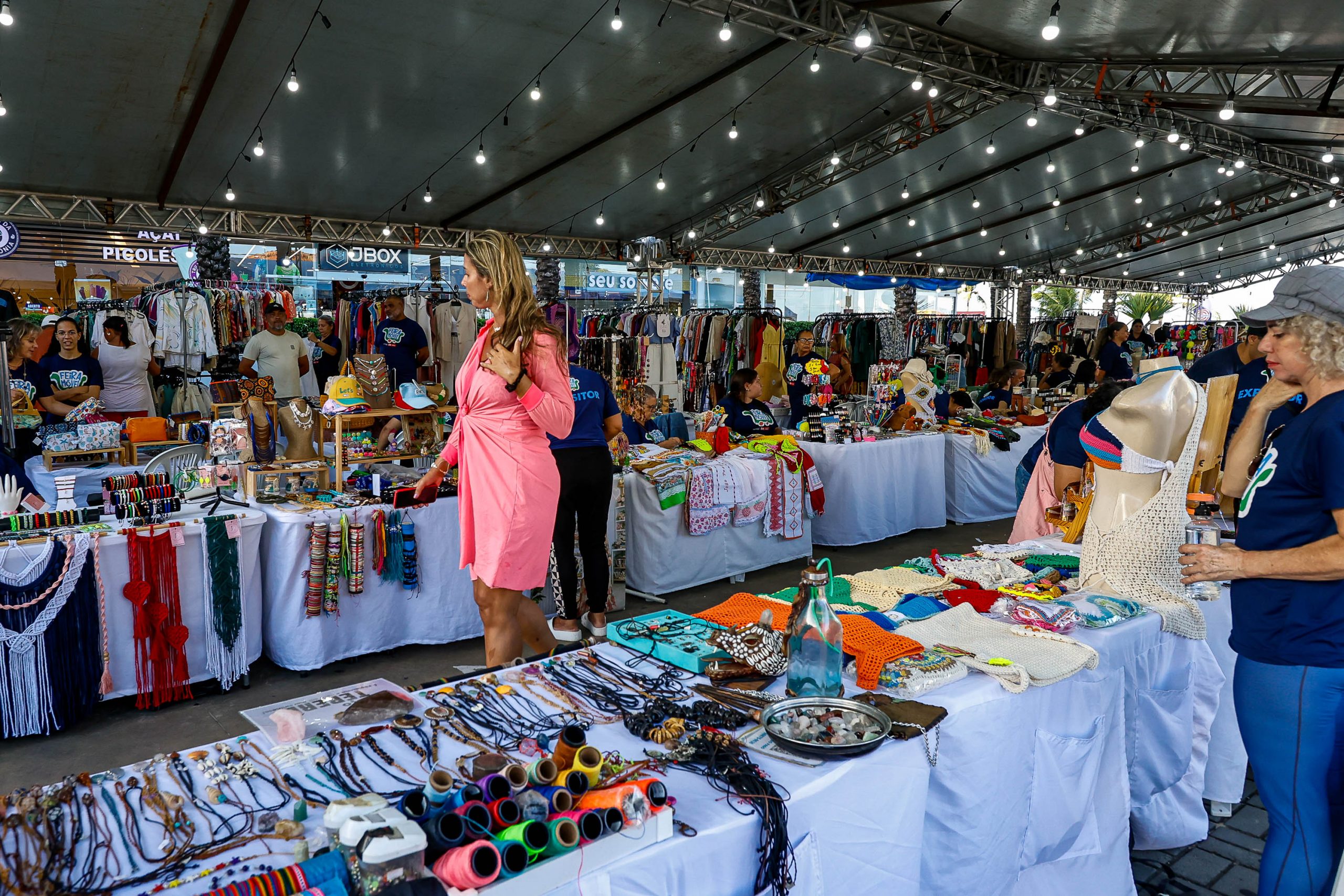 Feira Móvel no Busto de Tamandaré encanta turistas e moradores com diversidade de produtos artesanais e gastronômicos