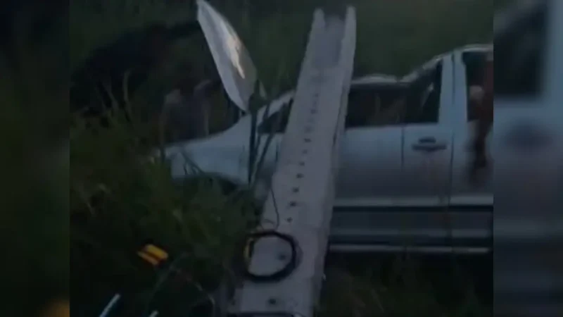 Homem morre eletrocutado ao se aproximar de acidente com poste