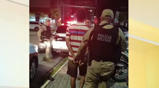Homem é preso por agredir mãe idosa e quebrar medida protetiva