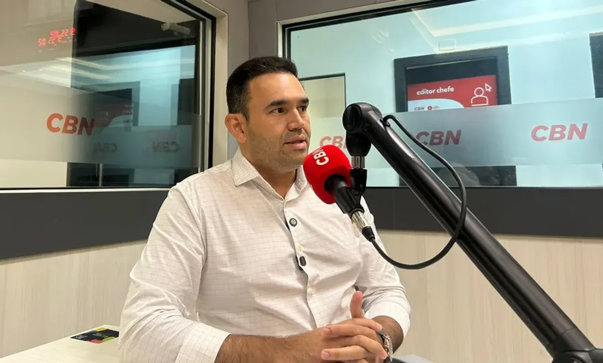 Jhony Bezerra muda tom com aliados de Cícero, mas critica Bruno