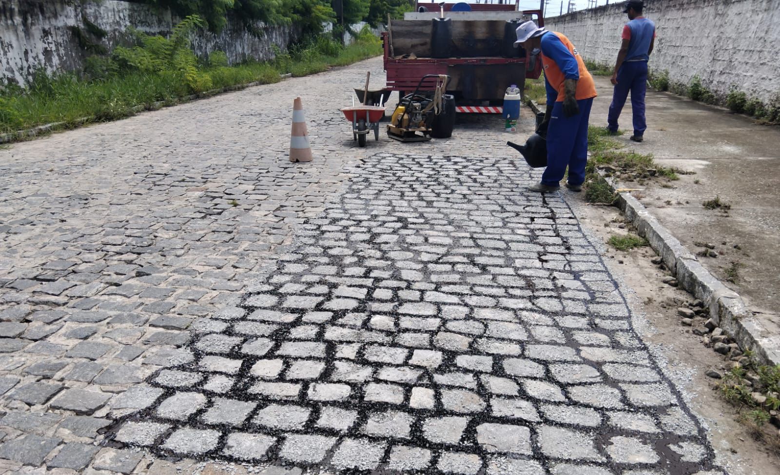 Manutenção viária e drenagem alcançam mais de 40 bairros de João Pessoa em ação intensiva da Seinfra nesta quinta-feira