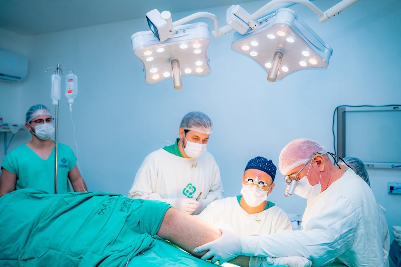 Paraíba alcança marco cirúrgico no SUS com primeiro transplante de fíbula vascularizada, reescrevendo o futuro de pacientes com traumas graves e salvando vidas