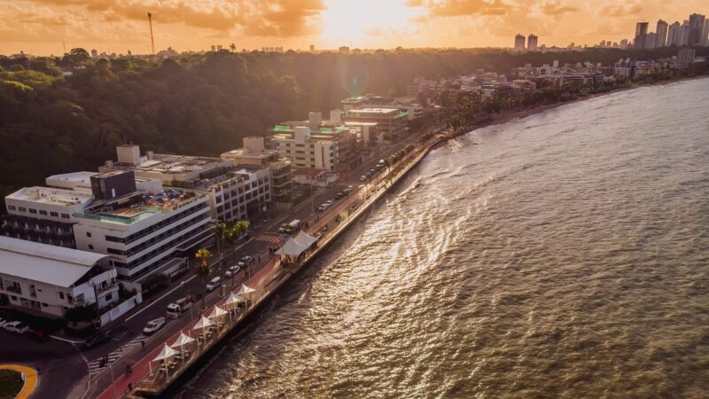 Pesquisa Revela Que Turistas Avaliam Infraestrutura de João Pessoa com Aprovação Impressionante de Até 90%, Destacando Segurança Pública