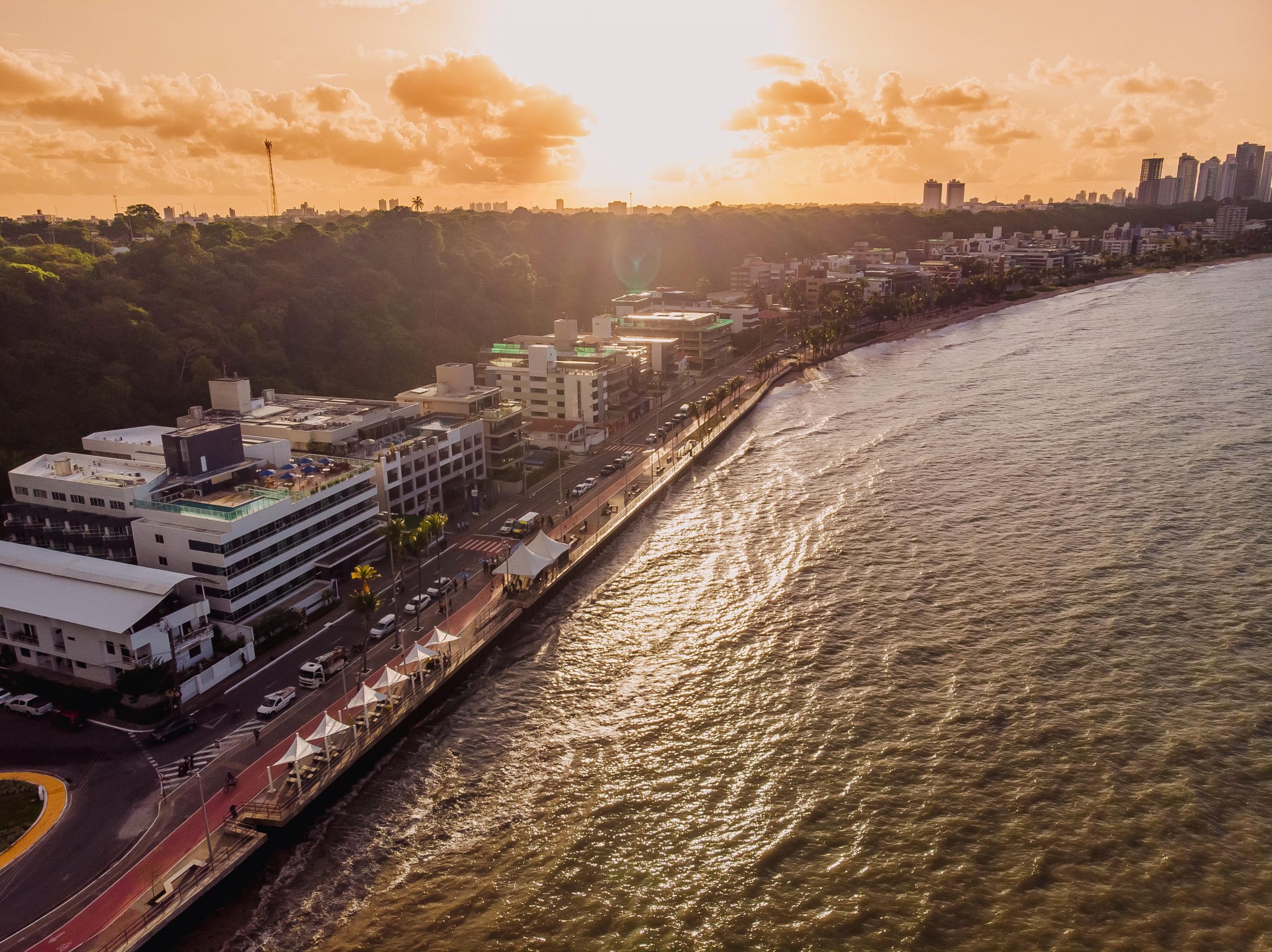 Pesquisa Revela Que Turistas Avaliam Infraestrutura de João Pessoa com Aprovação Impressionante de Até 90%, Destacando Segurança Pública