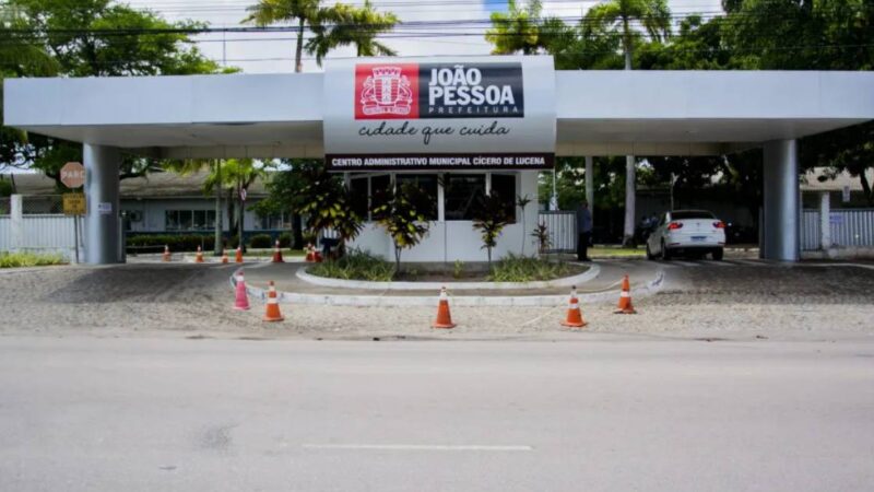 Prefeito de João Pessoa convoca ambulantes após protesto com fogo