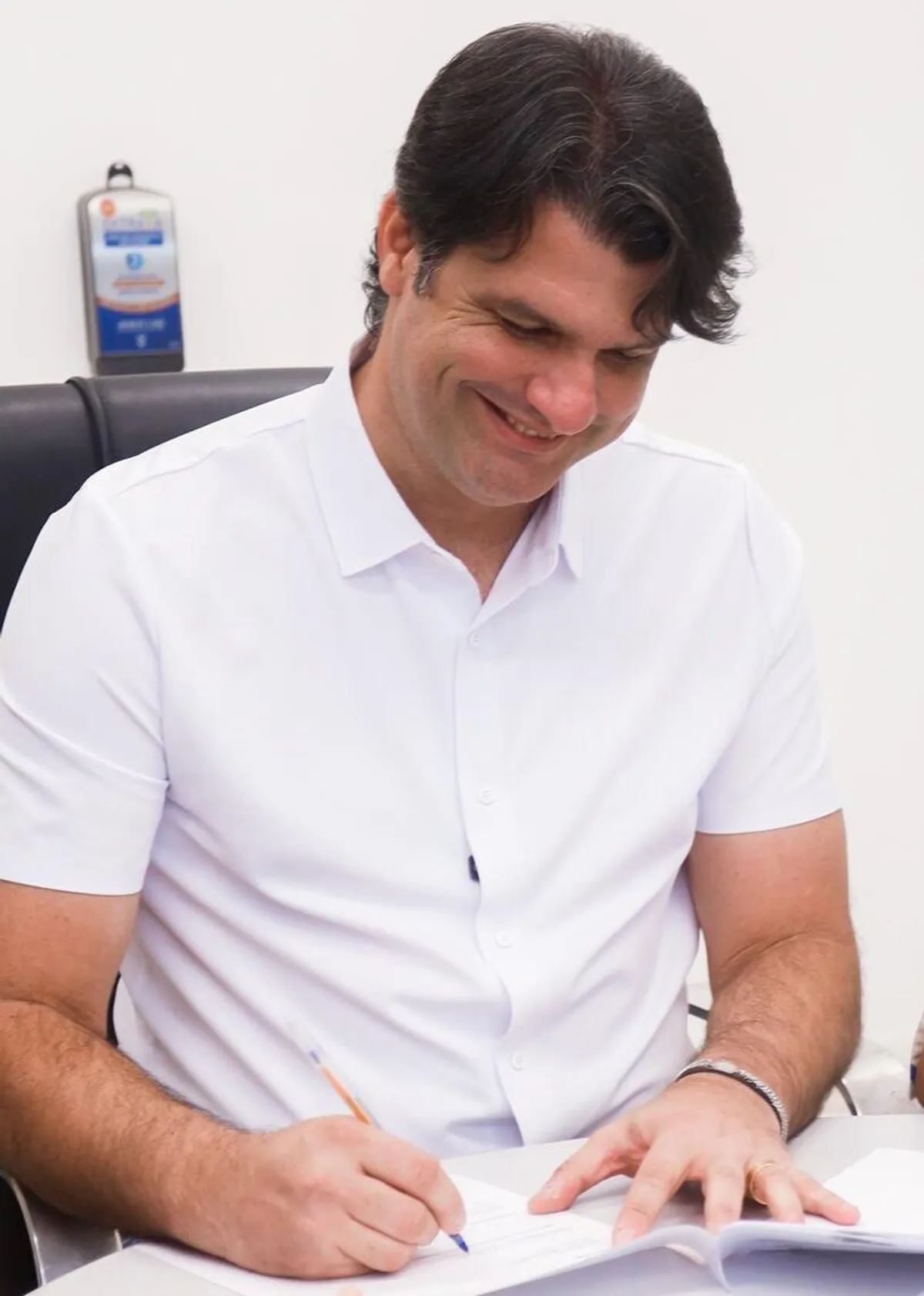 Prefeito de João Pessoa promove reviravolta na gestão com exonerações de aliados políticos em meio a articulações estaduais