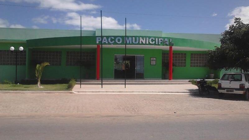 Prefeito tem 15 dias para explicar outdoor de promoção pessoal pago com verba pública