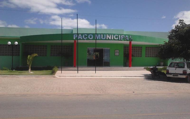 Prefeito tem 15 dias para explicar outdoor de promoção pessoal pago com verba pública