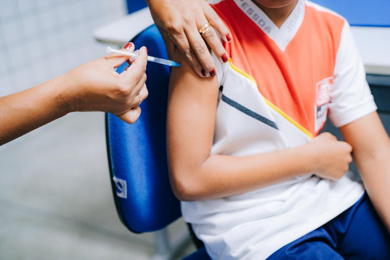 Revolução na imunização escolar: João Pessoa quebra barreiras geográficas e garante vacinação contínua para milhares de alunos e professores, fortalecendo a saúde pública e a proteção coletiva de forma inédita e eficiente