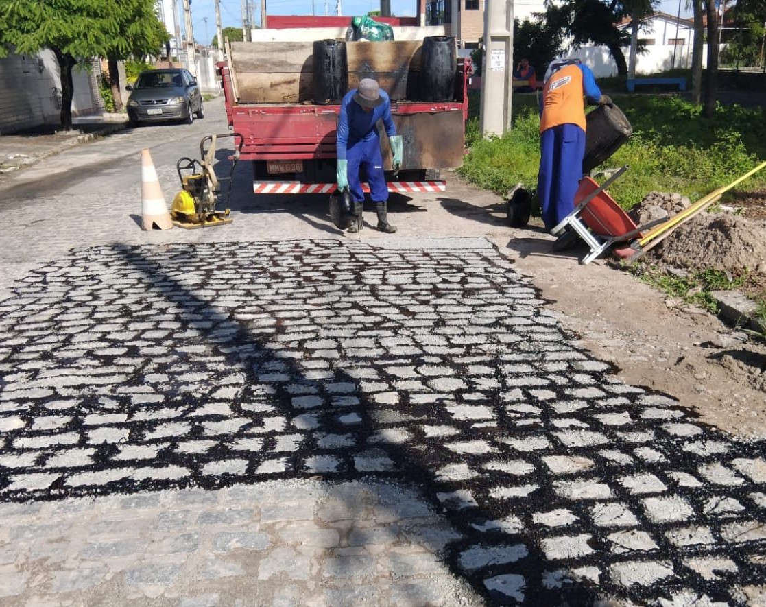 Seinfra intensifica manutenção viária e de drenagem, alcançando 27 bairros de João Pessoa com obras essenciais