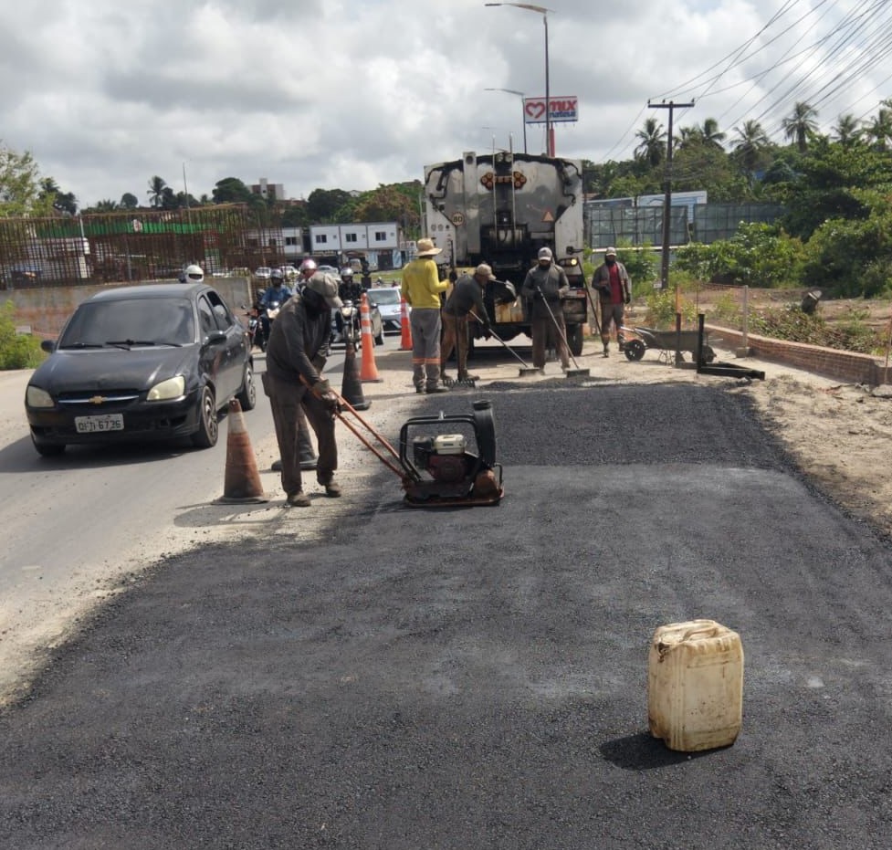 Operação Tapa-Buraco da Seinfra de João Pessoa não para e reforça ações em 34 bairros durante feriado de Tiradentes