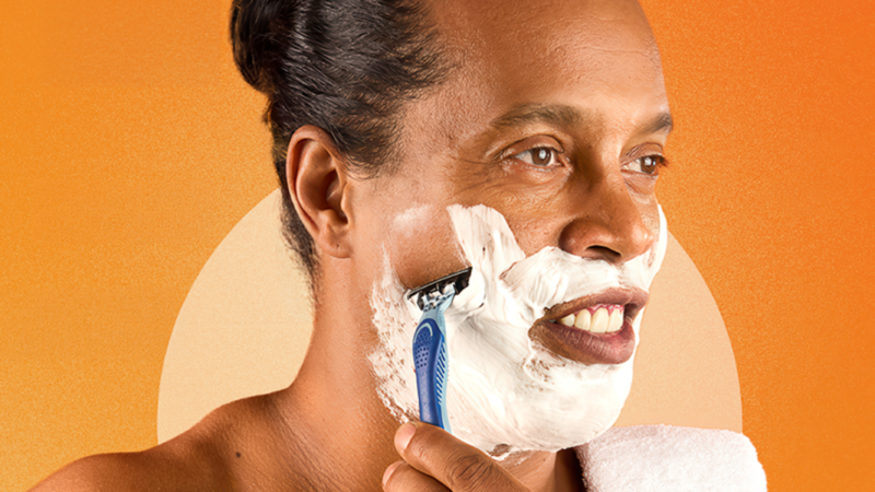 BIC lança campanha com Ronaldinho Gaúcho no Brasil