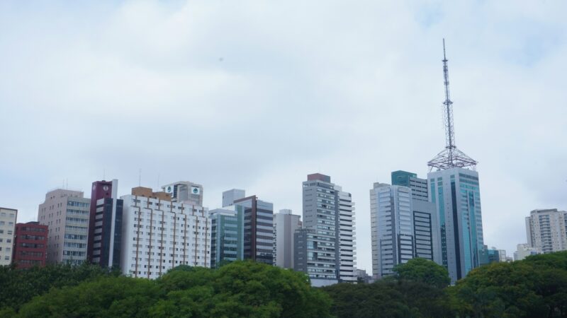 Preço dos imóveis cresce abaixo da inflação no Brasil