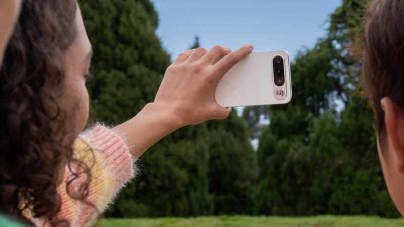 Novo realme 16 5G chega dia 20 com barra de câmera traseira