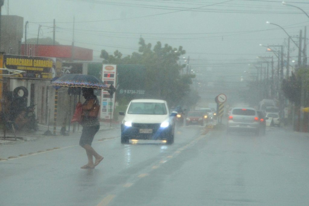 Alerta de CHUVA FORTE ameaça 94 cidades da Paraíba a partir de terça!
