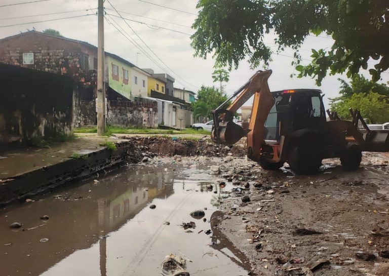 Chuva forte em João Pessoa alaga casas e 46 pessoas vão para abrigo