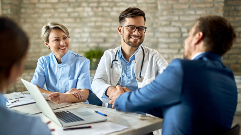 Seguro de responsabilidade civil cresce entre médicos