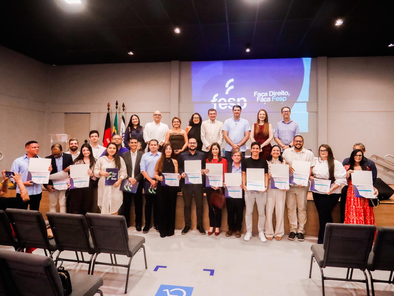 Gestão de Leo Bezerra celebra primeira turma de pós-graduação da Esgov com foco em qualificação de servidores públicos e excelência nos serviços