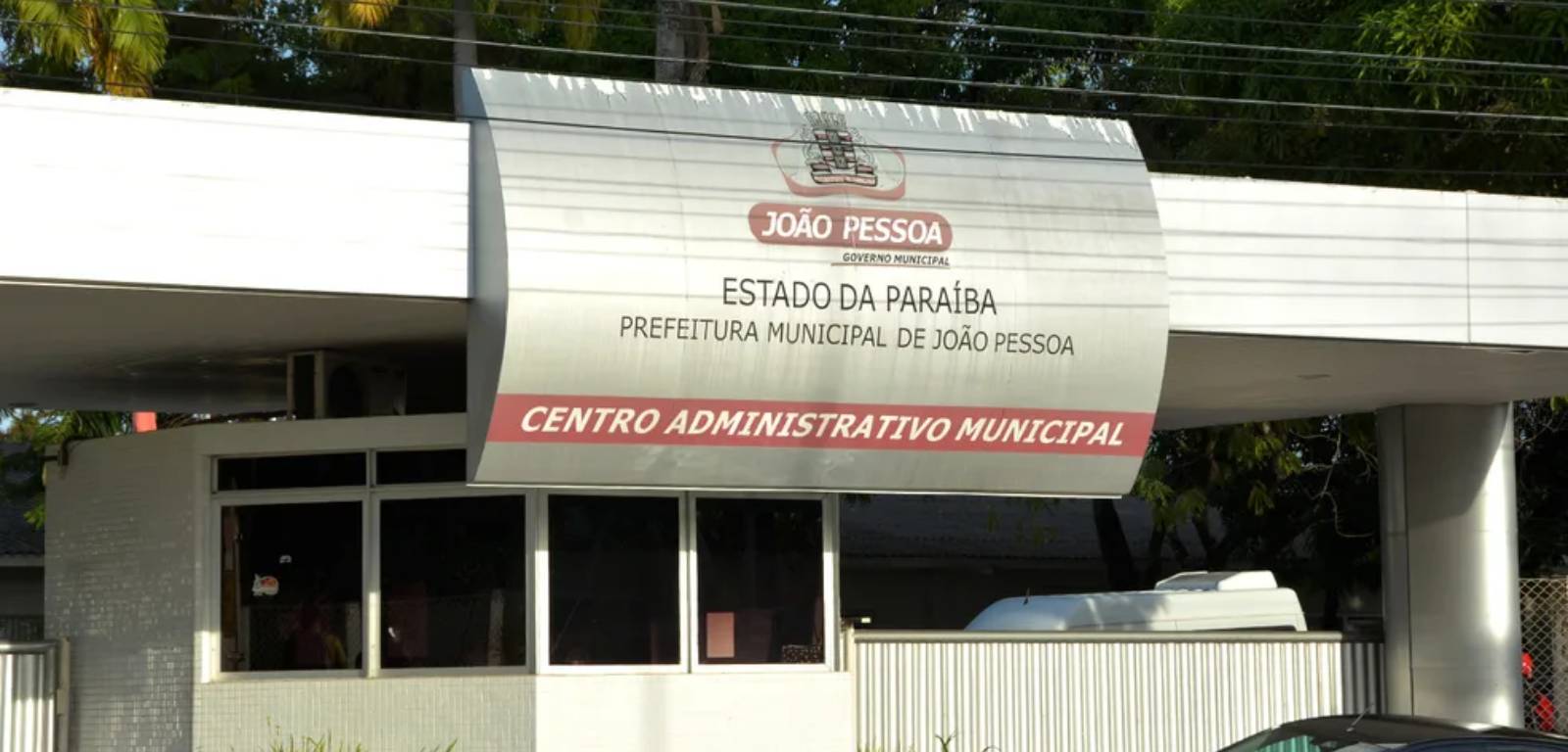Impacto na cúpula municipal: prefeito Leo Bezerra reestrutura secretariados e fundações com figuras de peso em João Pessoa