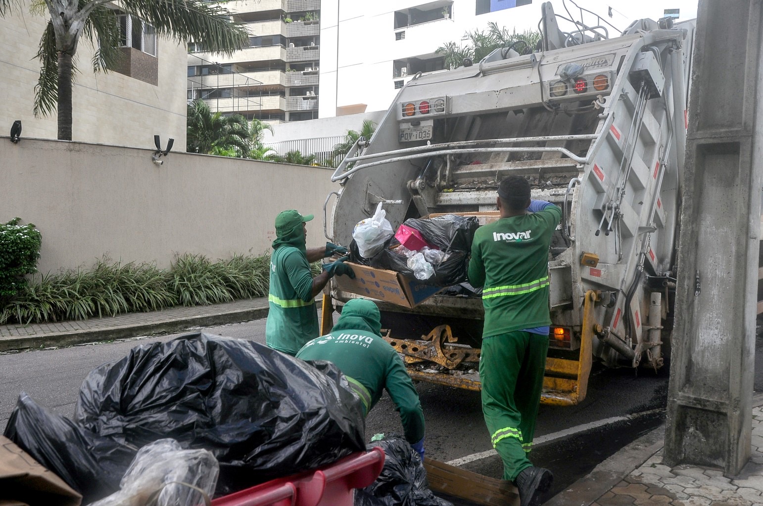 João Pessoa em Ação Emlur Intensifica Limpeza e Conservação em Sete Bairros e Vias Estratégicas da Capital