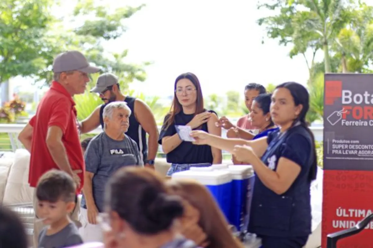 João pessoa mobiliza a capital paraibana em um dia D histórico, aplicando milhares de doses em uma corrida urgente para superar a baixa cobertura vacinal e combater doenças respiratórias e virais