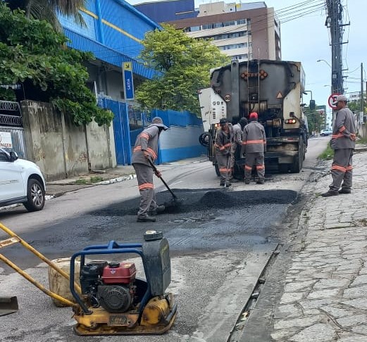 João Pessoa ganha mutirão de tapa-buraco com equipes atuando em 28 bairros para solucionar problemas viários urgentes