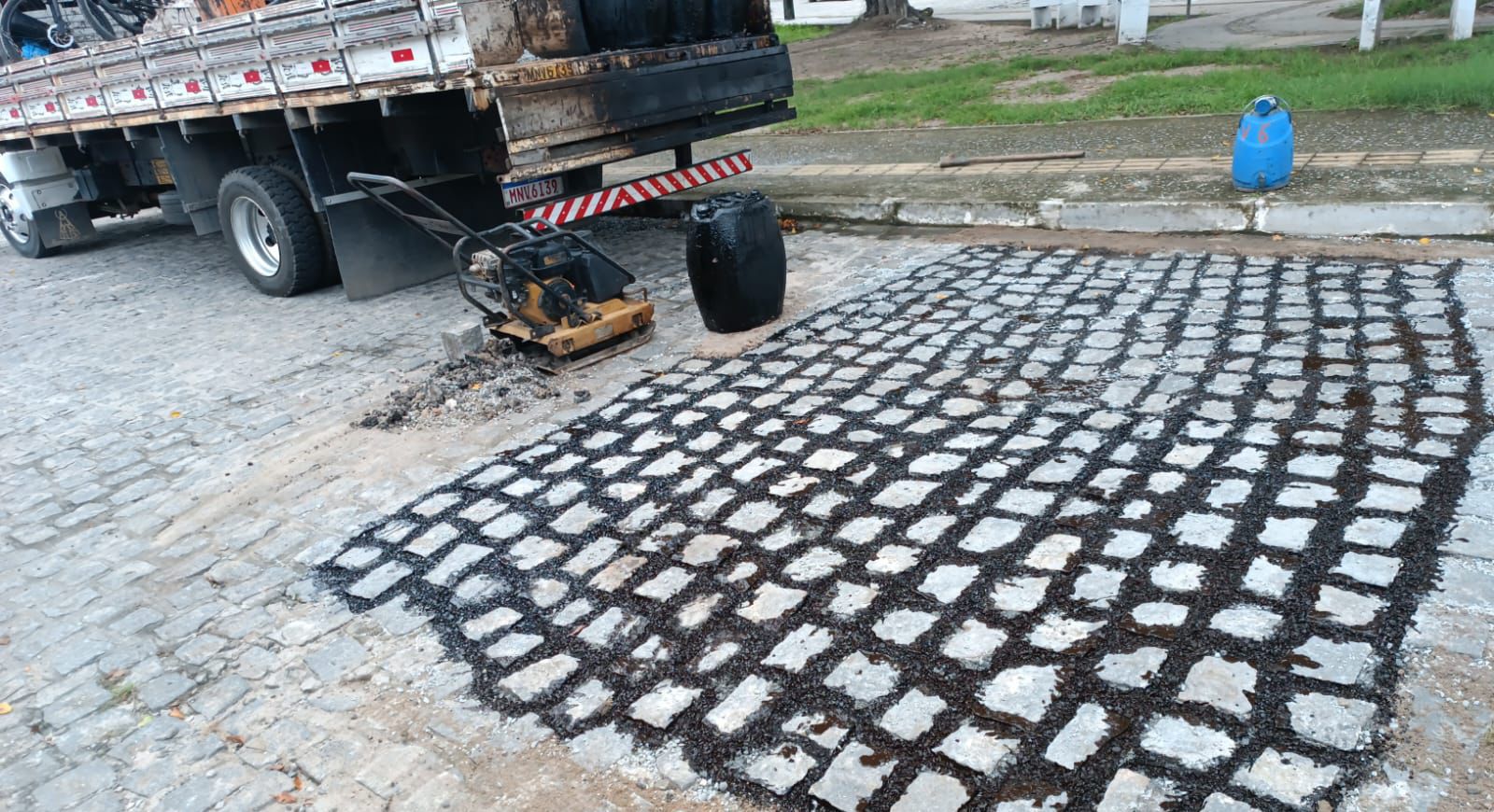 João Pessoa em Ação Tapa-Buraco: 30 Bairros Recebem Serviços Essenciais de Infraestrutura Nesta Terça-feira